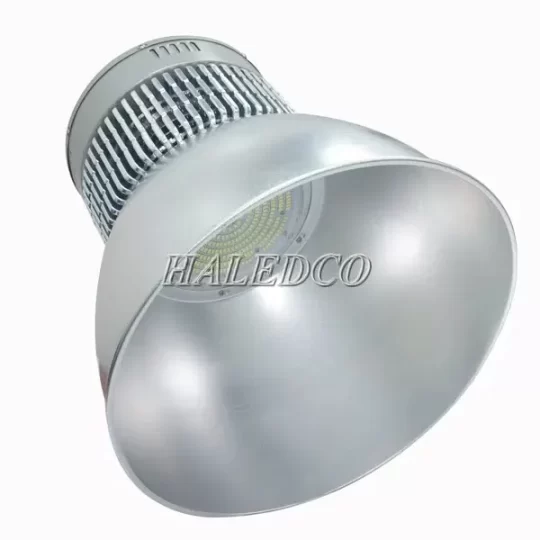 Toan-bo-than-Den-LED-nha-xuong-HLHB4-150-duoc-lam-tu-hop-kim-nhom