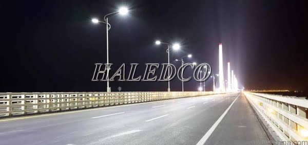 Đèn đường led HLS12-300 chiếu sáng đường cao tốc