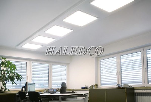 Đèn led âm trần thạch cao 600x600 đã trở thành xu hướng trong thiết kế ánh sáng nội thất. Với thiết kế nhỏ gọn và tiết kiệm điện năng, đèn Led âm trần thạch cao 600x600 không chỉ giúp tiết kiệm chi phí mà còn mang đến không gian sống đầy sang trọng.