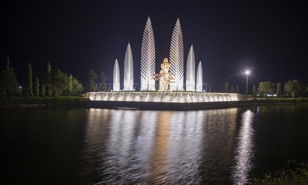 Đèn hắt cột chiếu sáng di tích quốc gia tại Quảng Trị