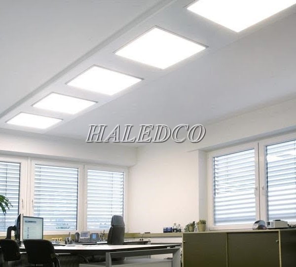 Đèn LED panel 600x600 lắp đặt trần bê tông chiếu sáng văn phòng làm việc