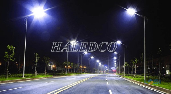 Đèn đường LED HLS18-100 chiếu sáng giao thông đô thị