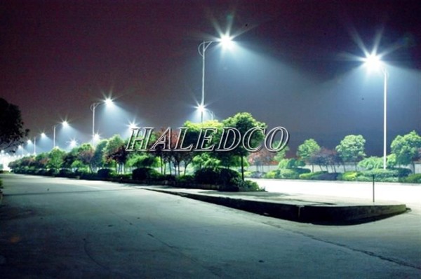 Đèn đường LED HLS23-200 chiếu sáng đường cao tốc