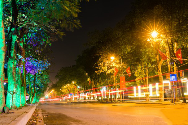 Dự án lắp đặt đèn chiếu cây âm đất Lắp đường Hồ Tùng Mậu- TP Vinh, Nghệ An