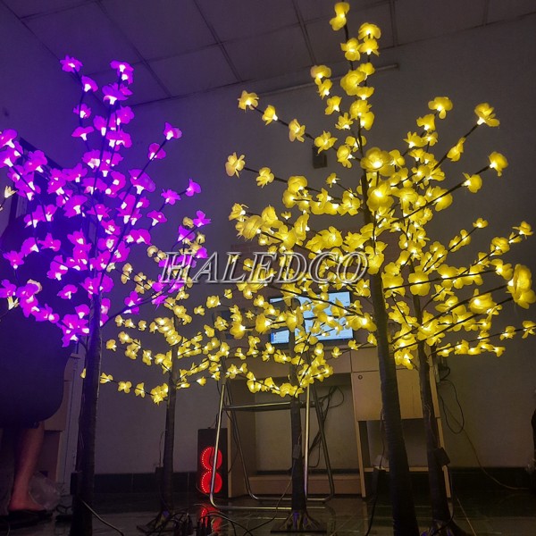 Cây hoa đèn LED là loại cây hoa nhân tạo có ánh sáng lung linh