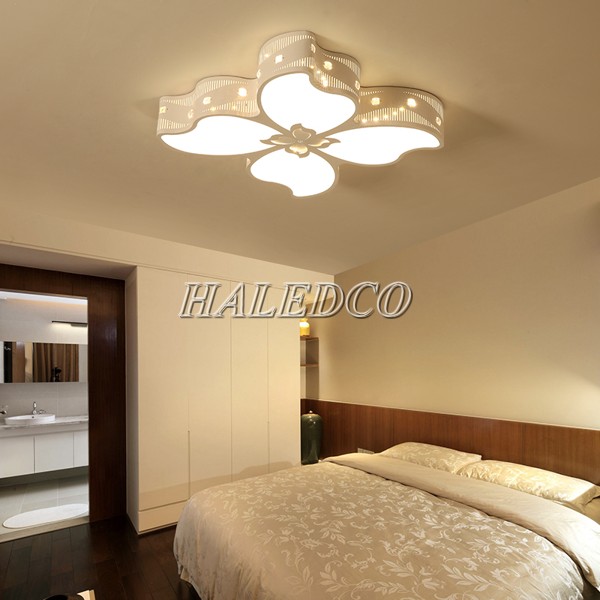 Trang trí phòng ngủ bằng đèn LED ốp trần 