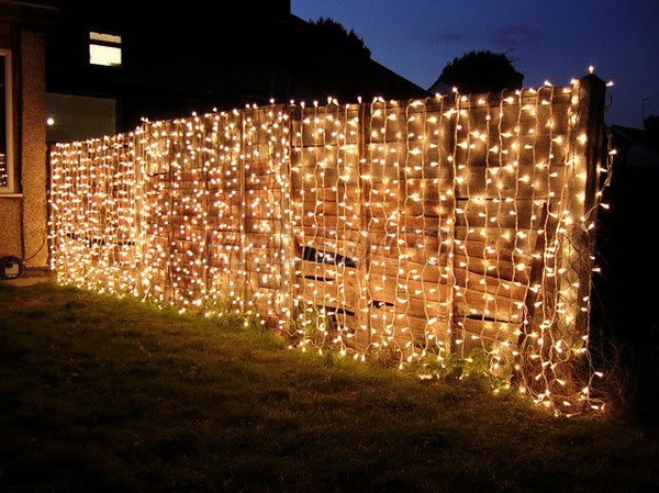 Treo LED dây trang trí tường rào ngoài trời
