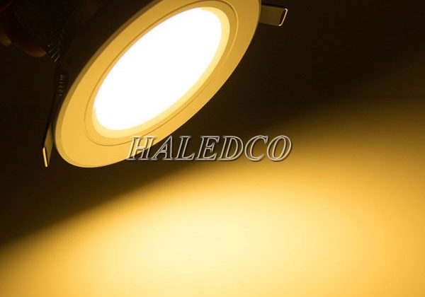 Đèn LED vàng có hại mắt không? Chuyên gia tư vấn