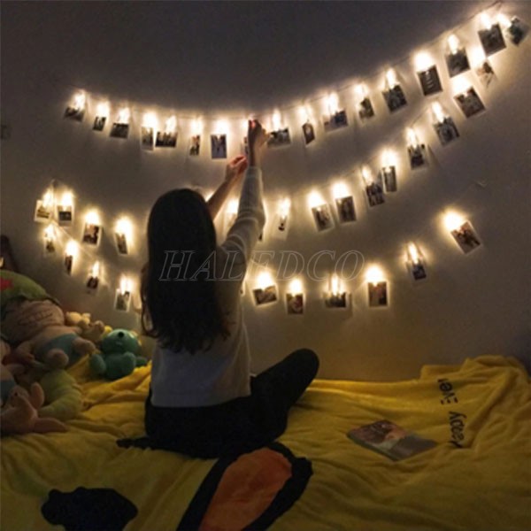 Trang trí phòng ngủ với những dây đèn kẹp ảnh