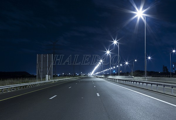 Đèn LED 250w chiếu sáng đường cao tốc